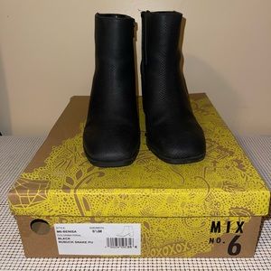 Black heeled  ankle boots